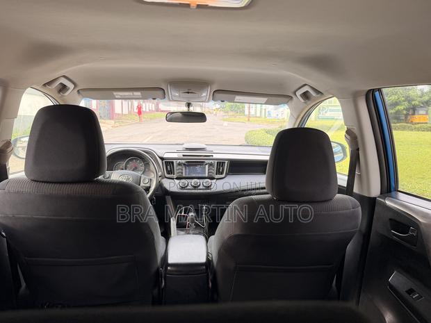 Toyota RAV4 LE FWD (2.5L 4cyl 6A) 2016 Blue