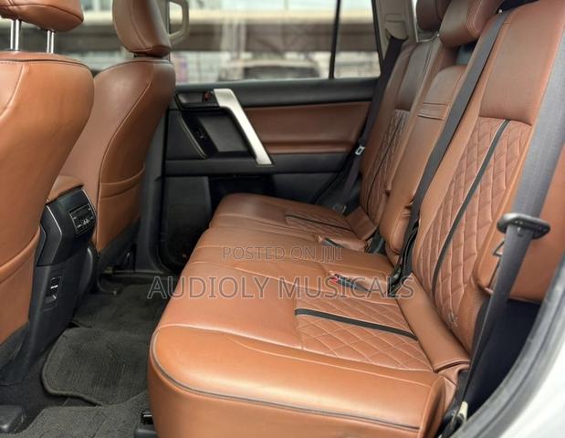 Toyota Land Cruiser Prado 2018 Silver
