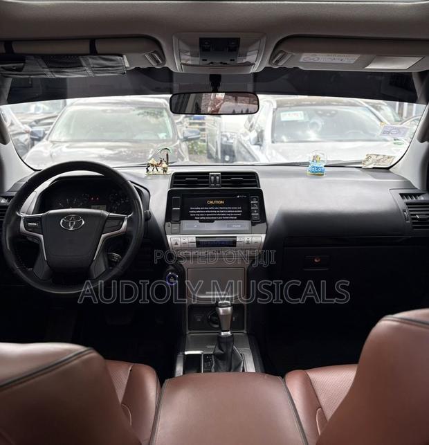 Toyota Land Cruiser Prado 2018 Silver