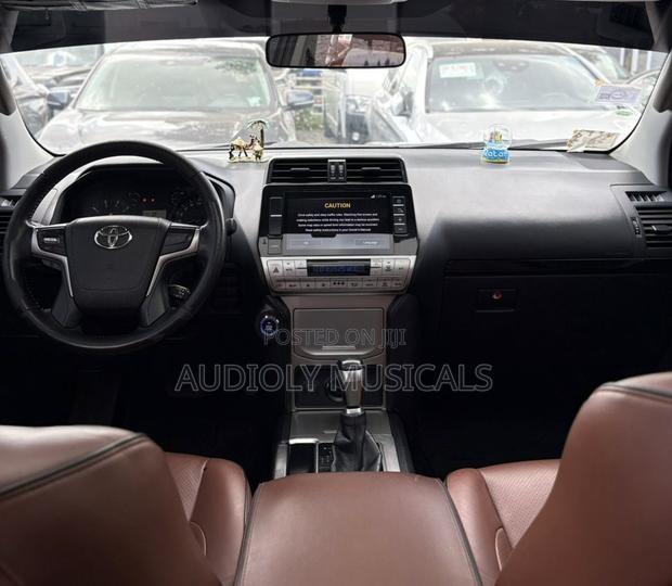 Toyota Land Cruiser Prado 2018 Silver