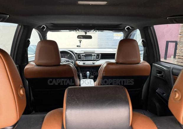 Toyota RAV4 SE AWD (2.5L 4cyl 6A) 2016 Gray