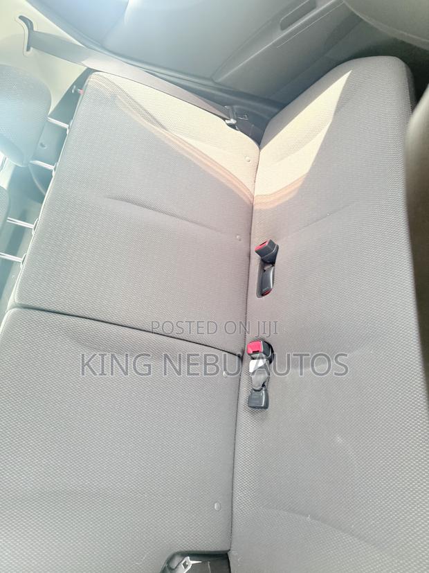 Toyota Vitz 1.3 AWD 5dr 2012 Gray
