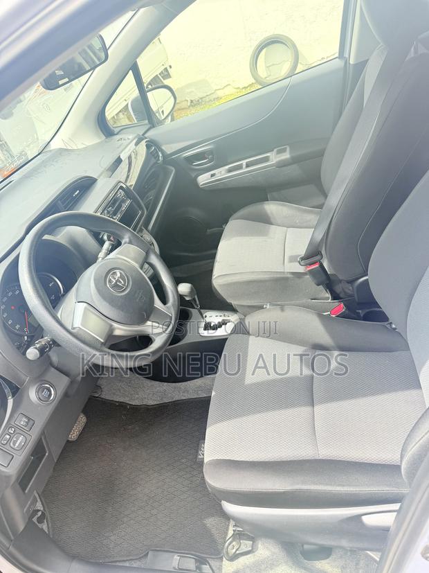 Toyota Vitz 1.3 AWD 5dr 2012 Gray