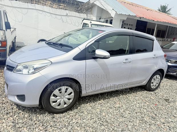 Toyota Vitz 1.3 AWD 5dr 2012 Gray