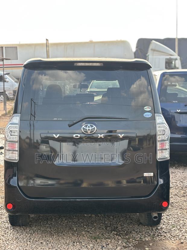Toyota Voxy 2013 Black
