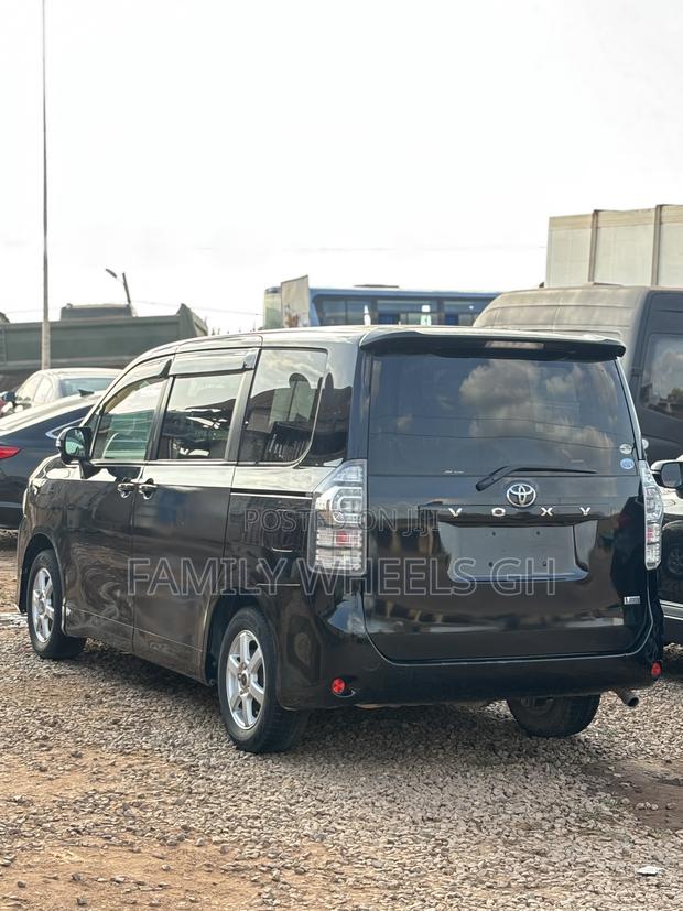 Toyota Voxy 2013 Black