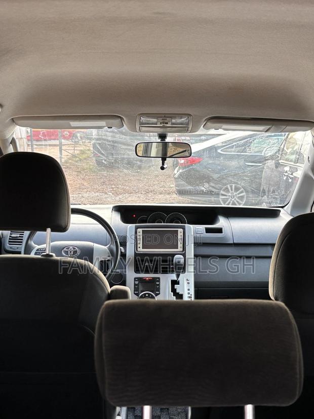Toyota Voxy 2013 Black