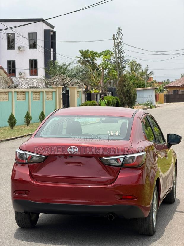 Toyota Yaris iA 1.5 FWD 2016 Red