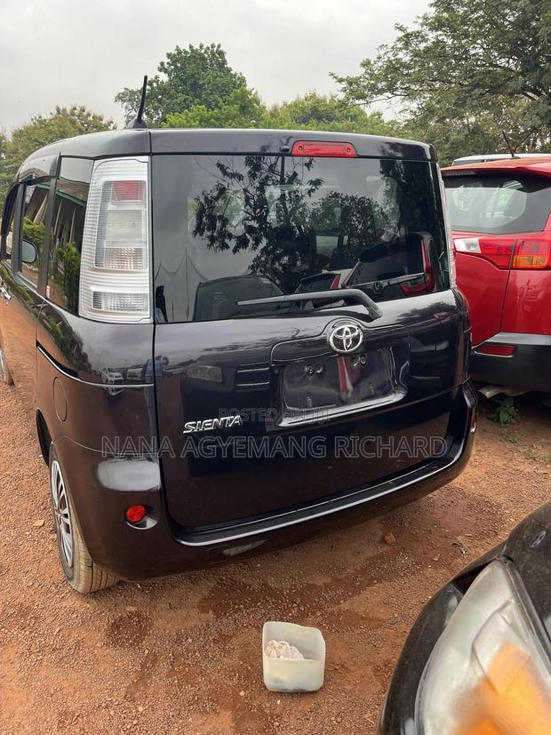 Toyota Sienta 1.5 FWD 2014 Burgundy