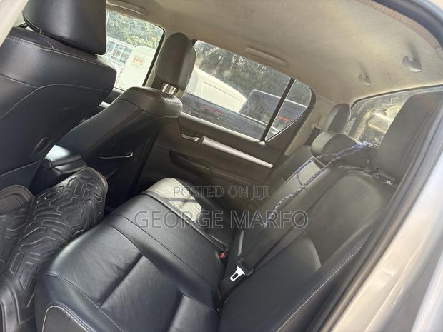 Toyota Hilux 2019 Silver
