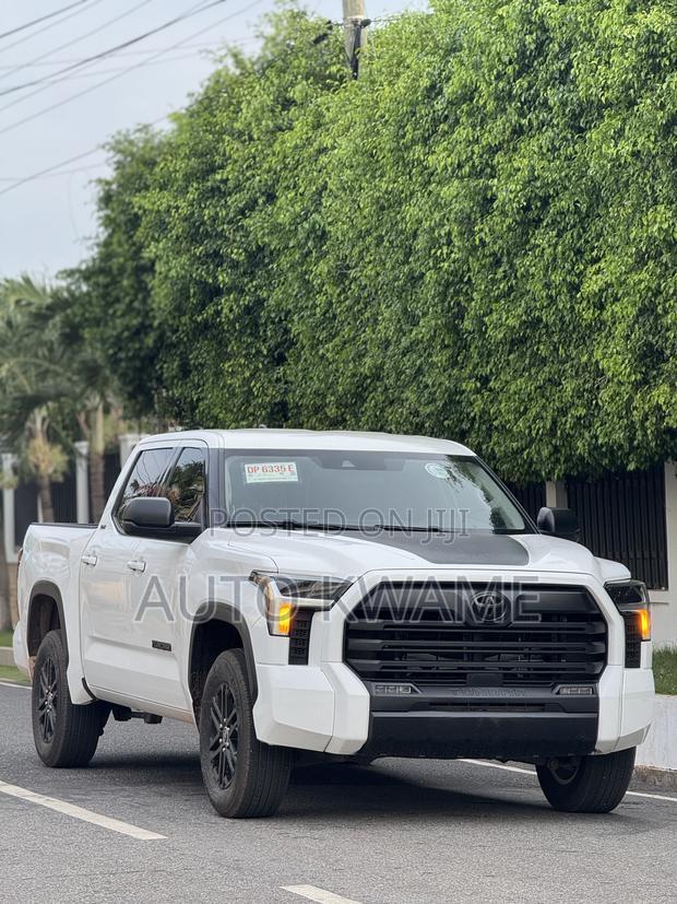 Toyota Tundra SR5 CrewMax 6.5' Bed 2024 White