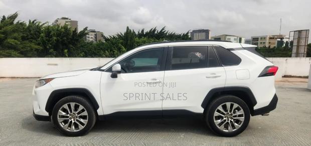 Toyota RAV4 XLE AWD 2019 Black
