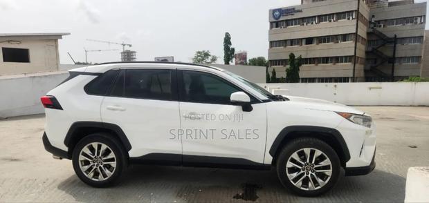 Toyota RAV4 XLE AWD 2019 Black