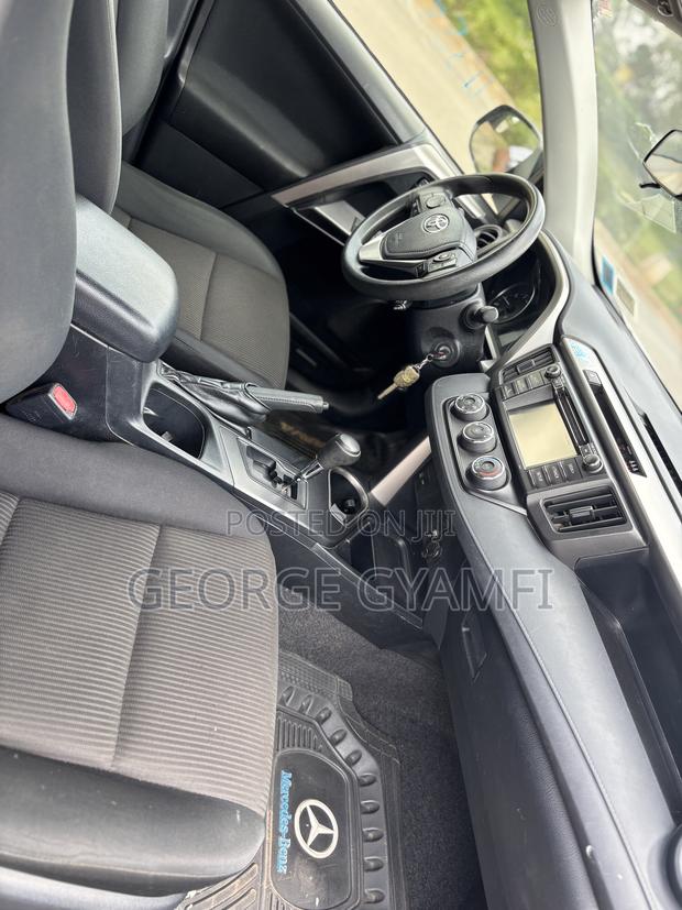 Toyota RAV4 LE 4dr SUV AWD (2.5L 4cyl 6A) 2018 Gray