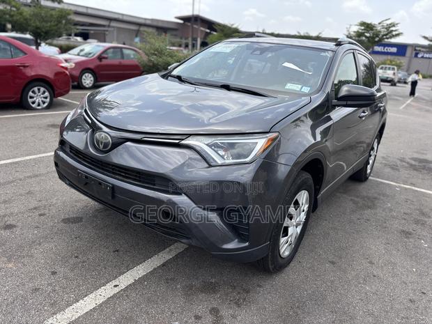 Toyota RAV4 LE 4dr SUV AWD (2.5L 4cyl 6A) 2018 Gray