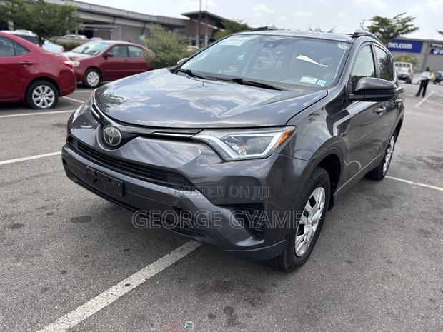 Toyota RAV4 LE 4dr SUV AWD (2.5L 4cyl 6A) 2018 Gray