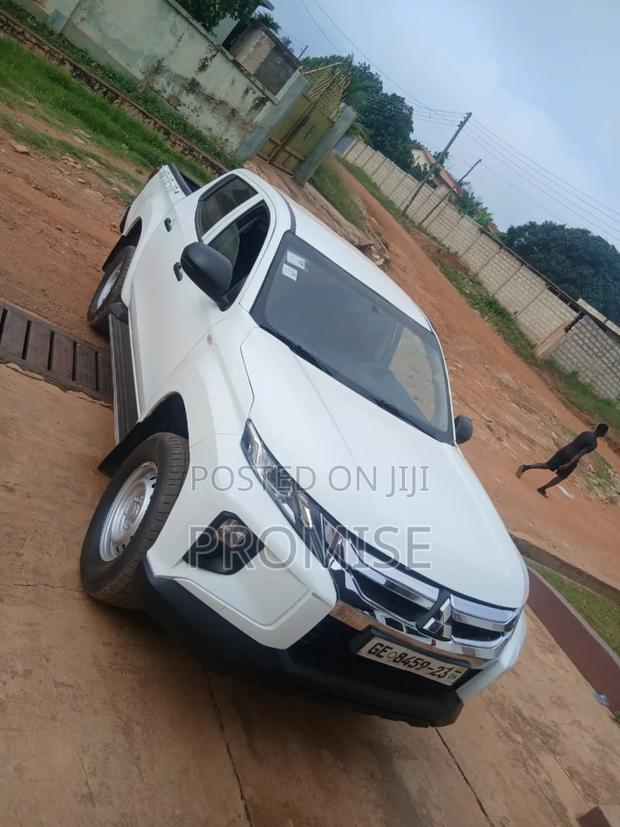 Mitsubishi L200 2023 White