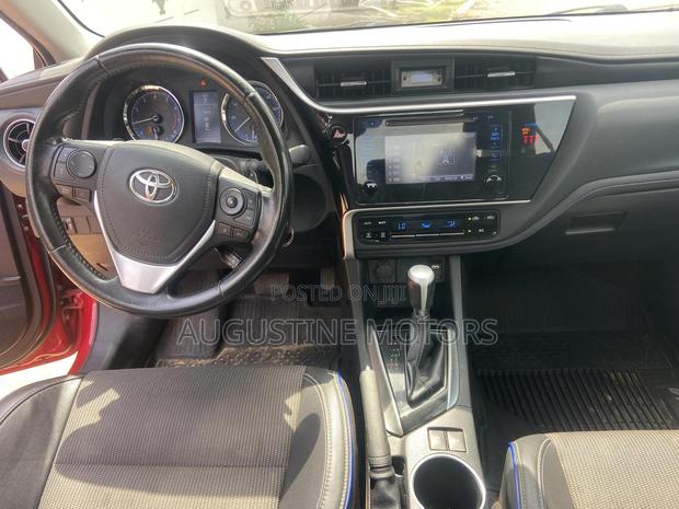 Toyota Corolla SE (1.8L 4cyl 2A) 2018 Red