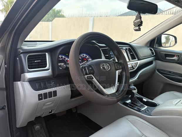 Toyota Highlander 2018 Gray