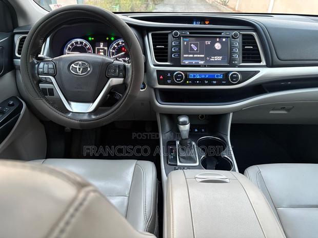 Toyota Highlander 2018 Gray