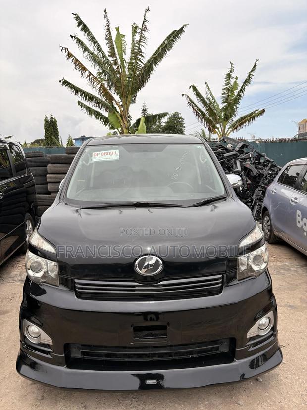 Toyota Voxy 2013 Black