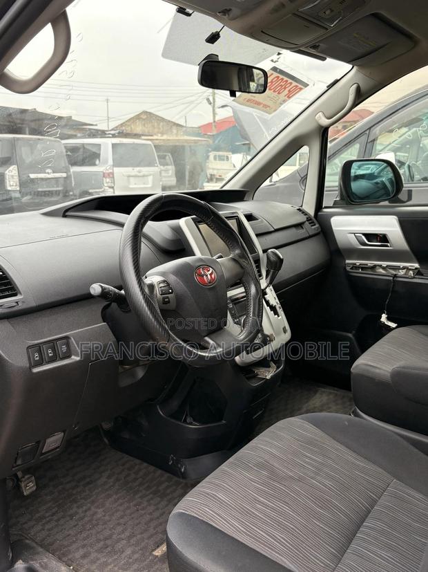 Toyota Voxy 2013 Black