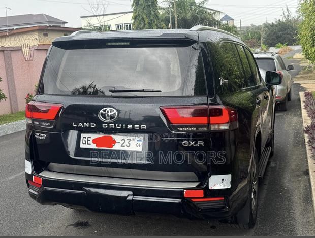 Toyota Land Cruiser LC300 2023 Black