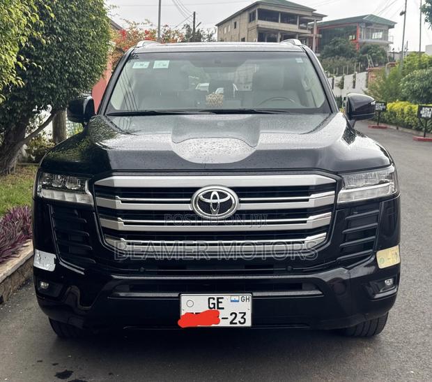 Toyota Land Cruiser LC300 2023 Black