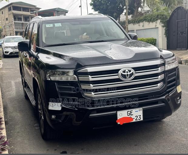 Toyota Land Cruiser LC300 2023 Black