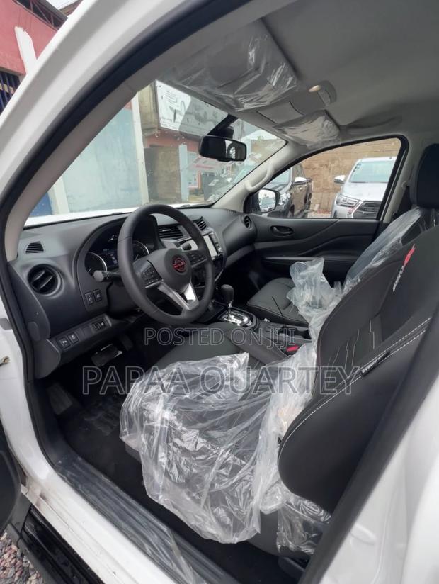 New Nissan Navara 2025 White