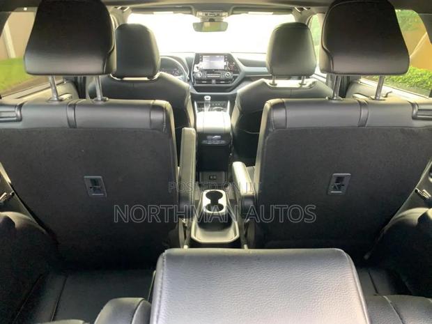 Toyota Highlander XSE 2021 Black