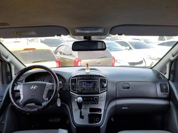 Hyundai H1 2016 White