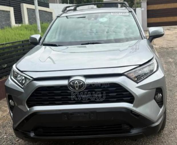 Toyota RAV4 2021 Silver