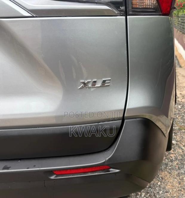 Toyota RAV4 2021 Silver