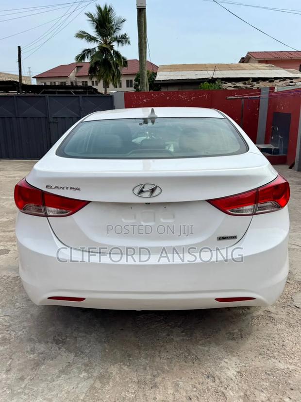 Hyundai Elantra Limited Sedan FWD (1.8L 4cyl 6A) 2013 White
