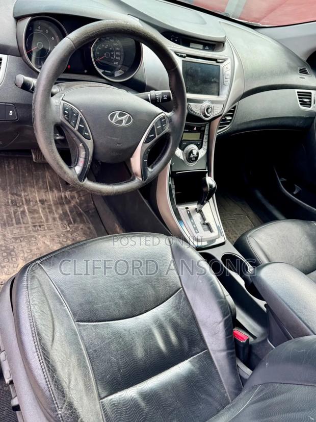 Hyundai Elantra Limited Sedan FWD (1.8L 4cyl 6A) 2013 White