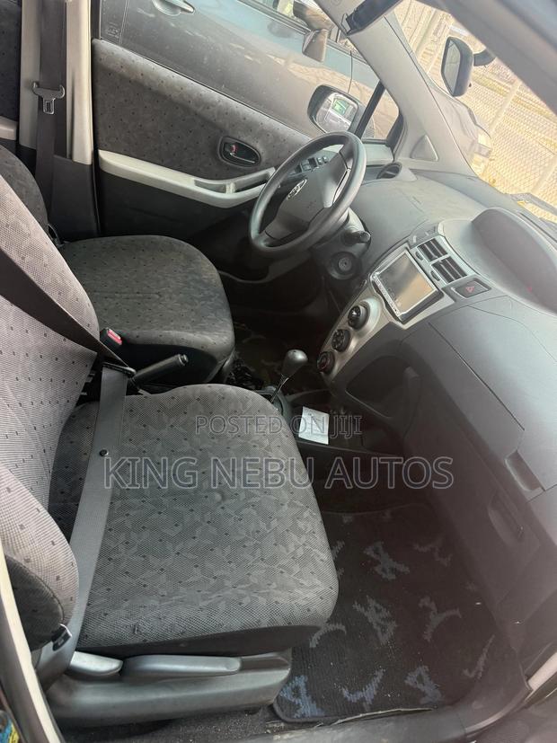 Toyota Vitz 1.3 AWD 5dr 2010 Black