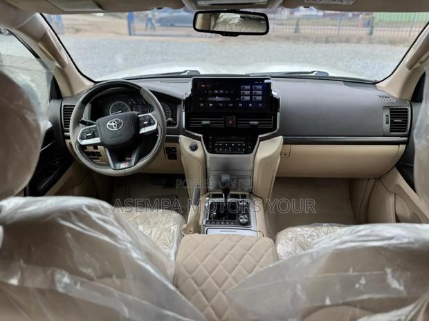 Toyota Land Cruiser 76 Series 2024 White