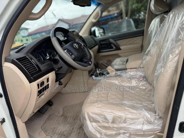 Toyota Land Cruiser 76 Series 2024 White