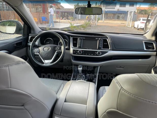 Toyota Highlander 2017 Silver