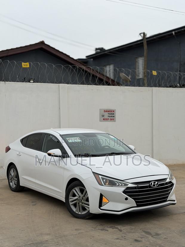 Hyundai Elantra 2019 White