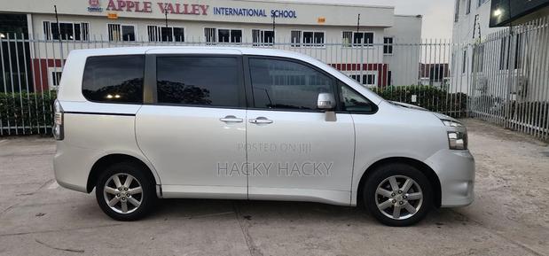 Toyota Voxy 2013 Silver