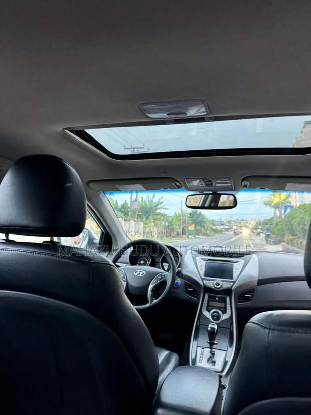 Hyundai Elantra Limited Sedan FWD (1.8L 4cyl 6A) 2013 White