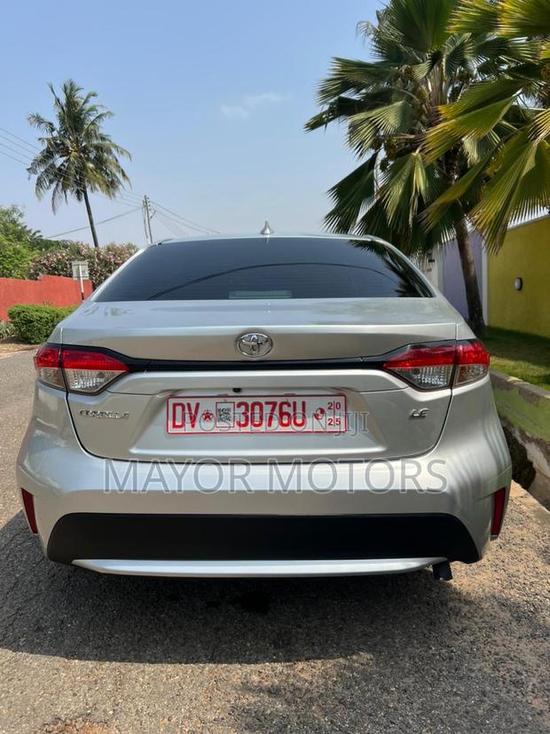 Toyota Corolla LE 2021 Silver