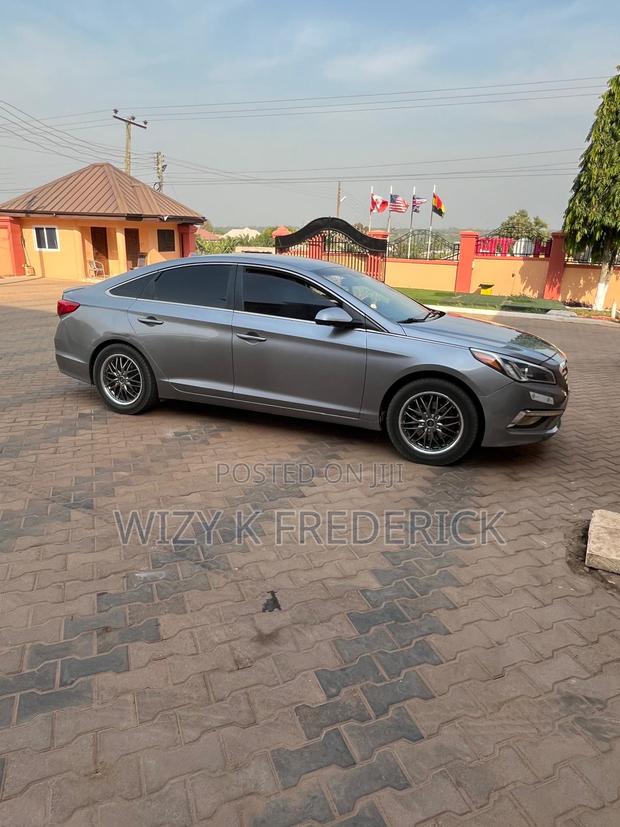 Hyundai Sonata SE 4dr Sedan (2.4L 4cyl 6A) 2015 Gray