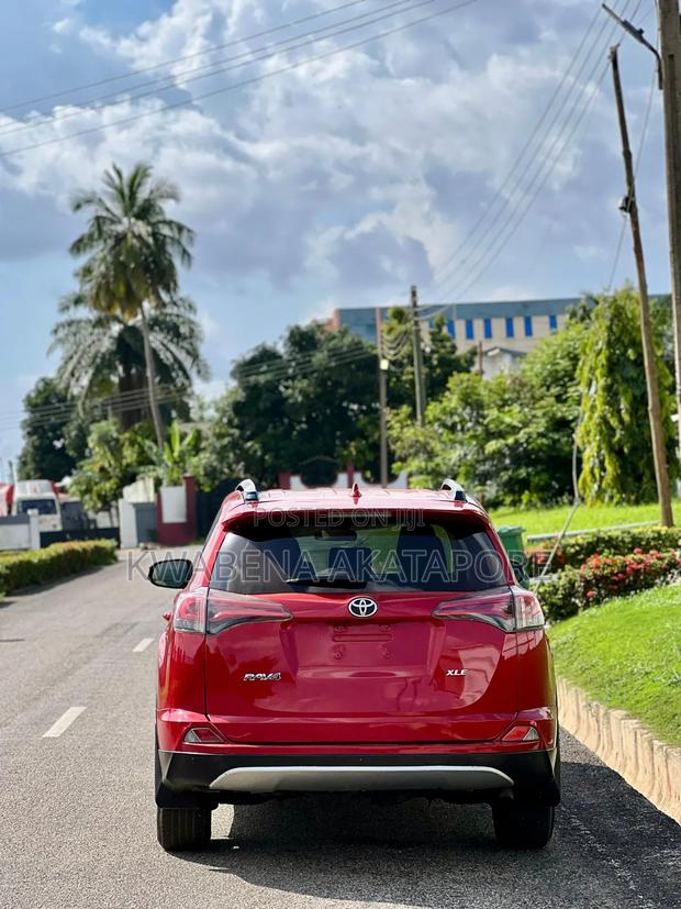 Toyota RAV4 Platinum 4dr SUV AWD (2.5L 4cyl 6A) 2018 Red