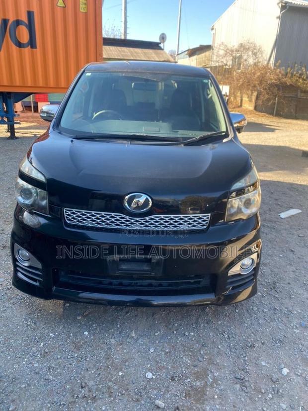 Toyota Voxy 2013 Black