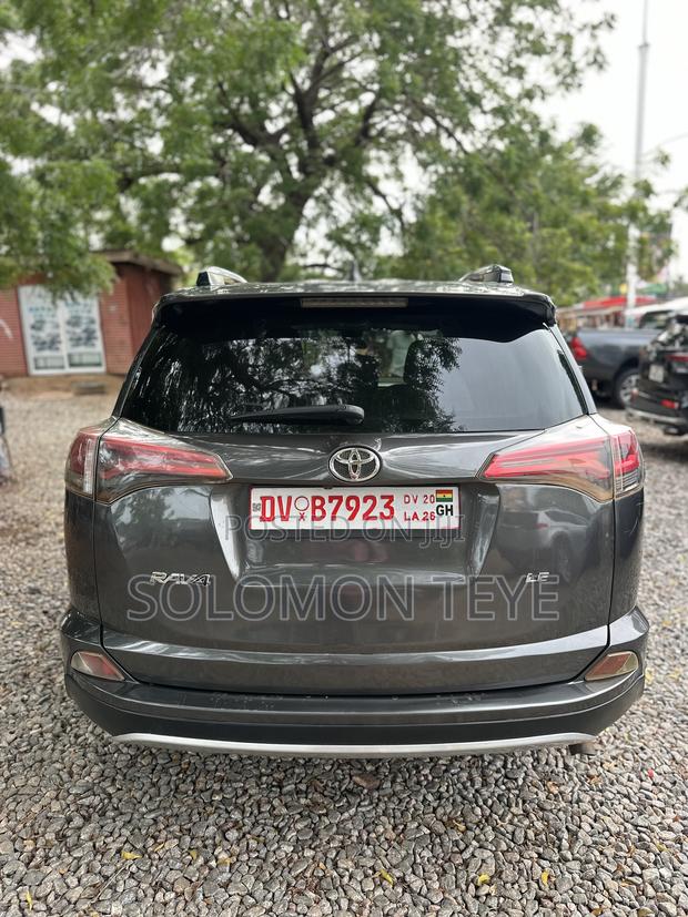 Toyota RAV4 LE 4dr SUV (2.5L 4cyl 6A) 2018 Black
