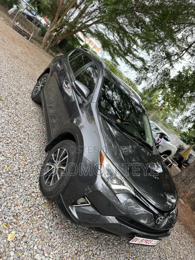 Toyota RAV4 LE 4dr SUV (2.5L 4cyl 6A) 2018 Black