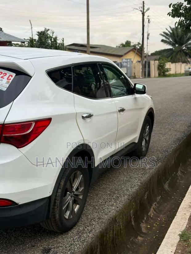 Hyundai Santa Fe 2017 White